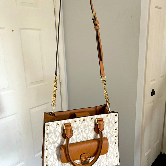 Michael Kors Purse with strap - Picture 3 of 11